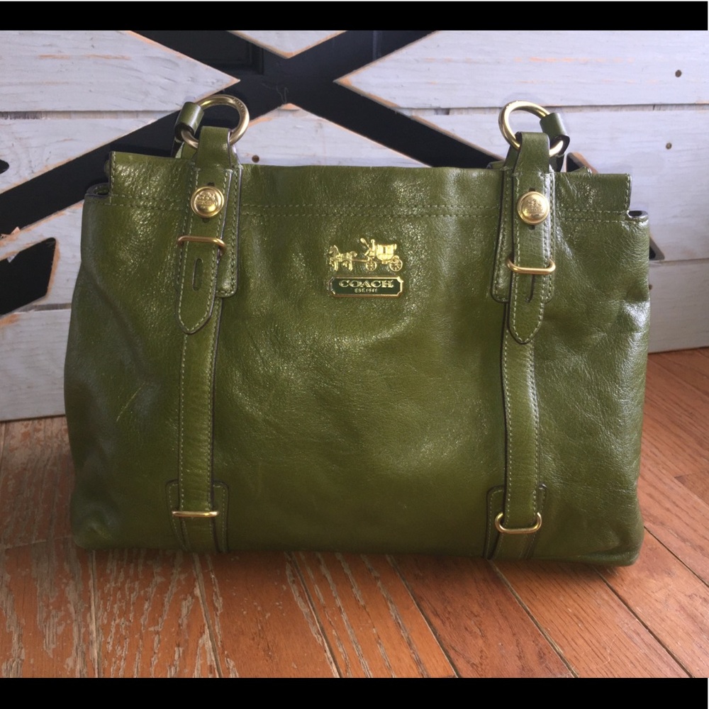 🚫 SOLD 🚫Beautiful Green Coach Purse Rare